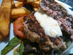 Hamburguesa con mostaza y queso de Arzúa