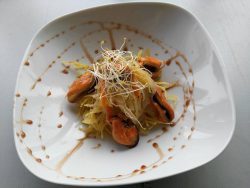 Mejillones con patatas paja
